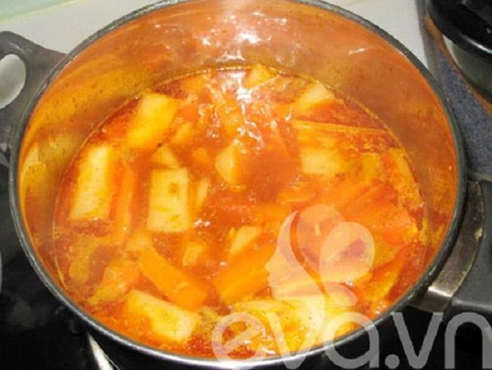 Ninh khoảng 15 phút để thịt bò được mềm