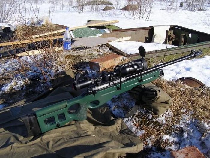  Nòng súng SV-98 được mạ crôm và có thể dễ dàng lắp thêm ống giảm thanh 