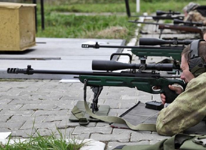 SV-98 được trang bị băng đạn 10 viên. Súng có trọng lượng dài 1.375mm, cùng trọng lượng 7,8 kg. 
