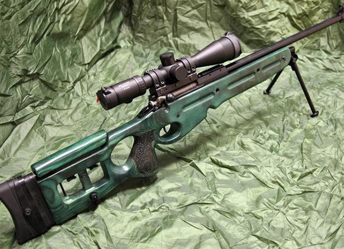  SV-98 có tầm bắn hiệu quả là 1000m và tốc độ đầu đạn sơ tốc 820m/s. 
