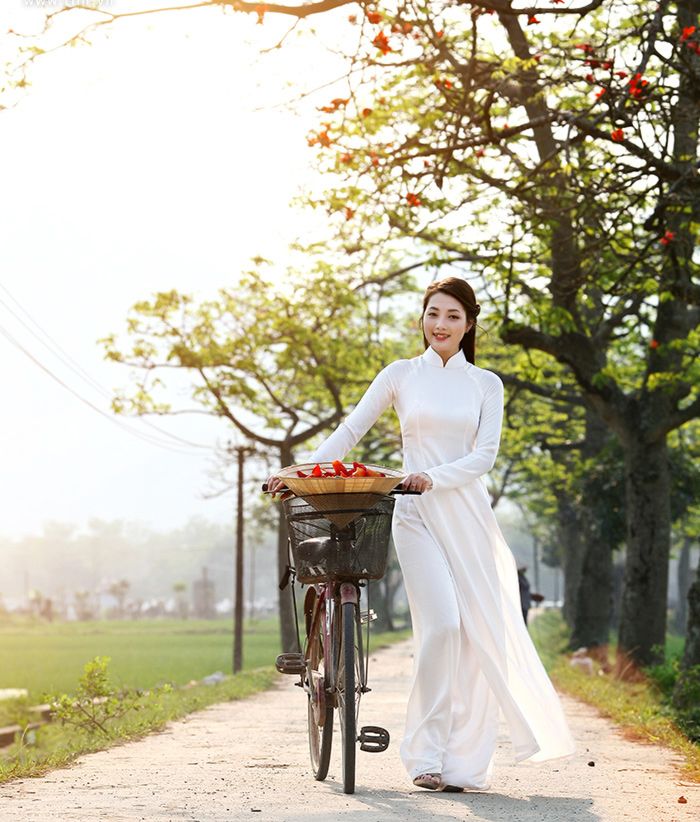 Áo dài và nón lá, nét duyên của phụ nữ Việt Nam (ảnh minh họa). Ảnh: Tiin