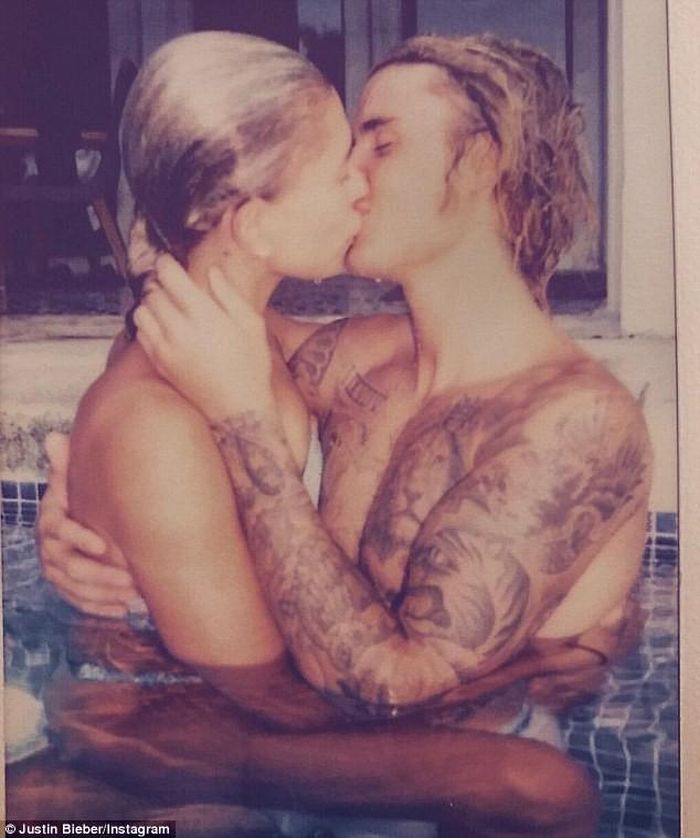 Bức ảnh Justin và Hailey hôn nhau đắm đuối ở bể bơi đã thu hút tới 5 triệu lượt likes chỉ sau gần 5 giờ "hoàng tử nhạc pop" đăng tải.
