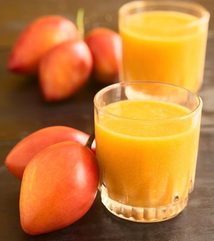 Cà chua Tamarillo có màu cam, màu đỏ, quả hình elip, hoàn toàn khác với quả cà chua đỏ bán ngoài chợ.