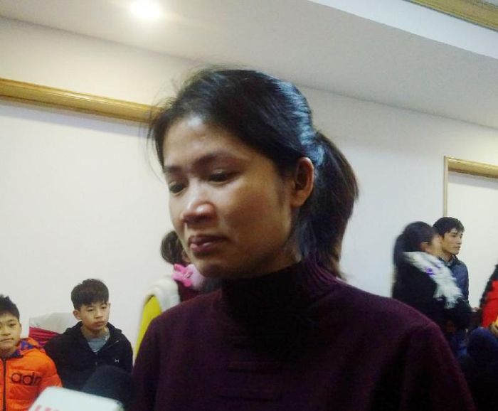  “30 năm rất dài, đã có lúc không còn tia hy vọng nào về việc mẹ sẽ trở về nữa. Nhưng rồi khi có tin về mẹ, rồi khi đợi cậu sang đó đón mẹ về, quãng thời gian chờ đợi này là quá dài", con gái lớn của bà T. kể như vậy và khóc...
