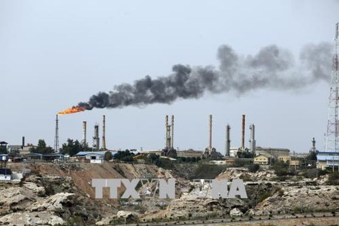 Một cơ sở khai thác dầu trên đảo Khark của Iran. Ảnh: AFP/TTXVN