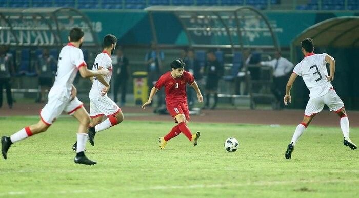Công Phượng vào sân mang đến sức sống mới cho U23 Việt Nam. Ảnh: LT
