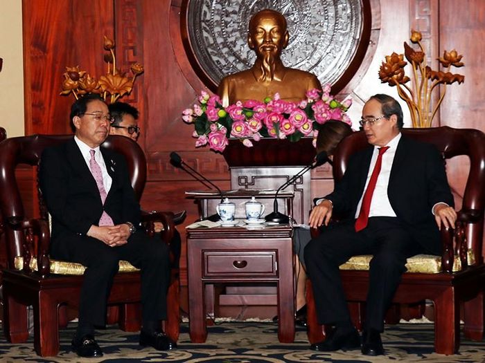 Bí thư Thành ủy TP.HCM Nguyễn Thiện Nhân (phải) tiếp ông Hitoshi Goto, Thống đốc tỉnh Yamanashi (Nhật Bản). Ảnh: TTXVN