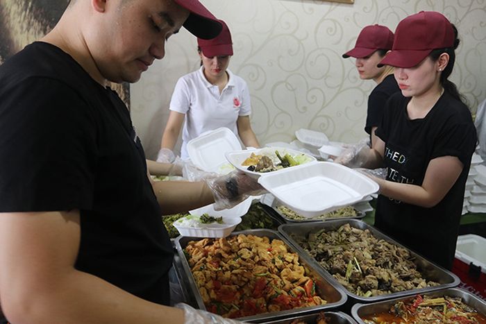 Anh Chu Việt Hà, trưởng CLB thiện nguyện An Phúc cho biết: "Những bữa cơm thiện tâm được nấu trên tinh thần lá lành đùm lá rách, mong muốn phần nào giúp những người có thu nhập thấp, giảm bớt một phần gánh nặng đối với những người khó khăn".