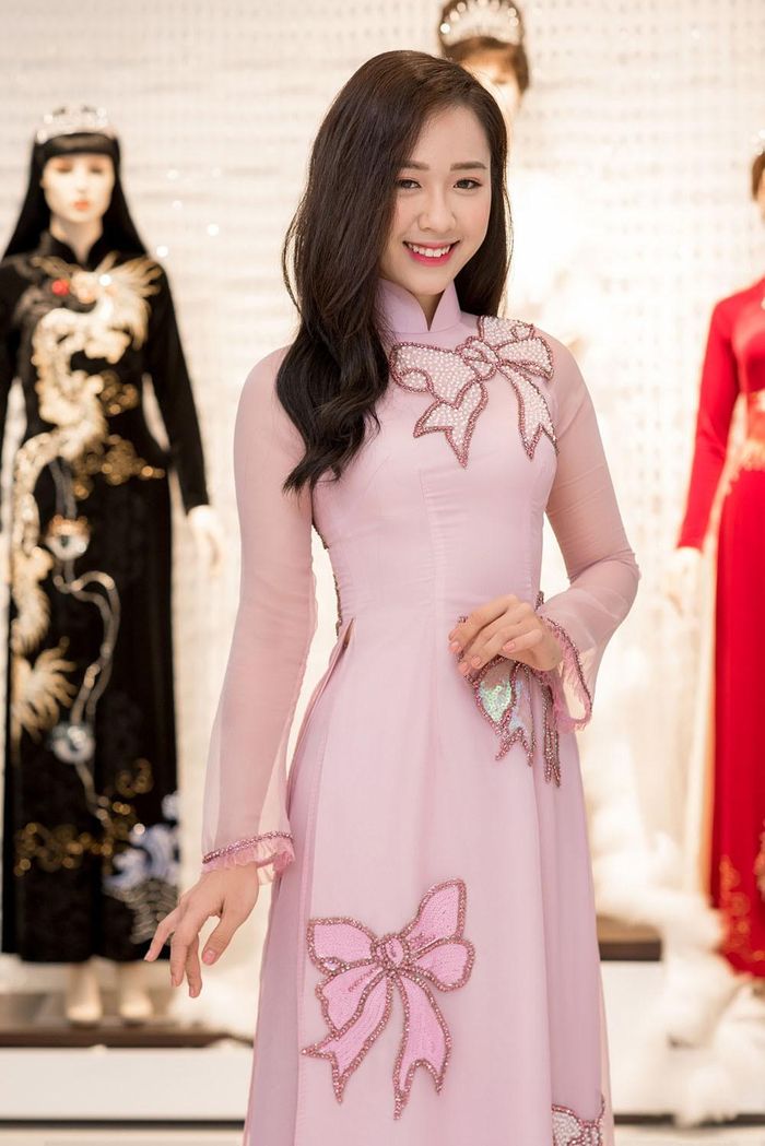  Sau cuộc thi HHVN 2018, Hà My được yêu mến vì sở hữu vẻ đẹp khả ái giống với Hoa hậu thế giới người Việt Ngô Phương Lan.