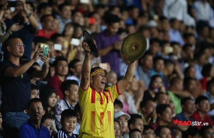CĐV Nam Định đang gây ấn tượng mạnh ở V.League 2018.