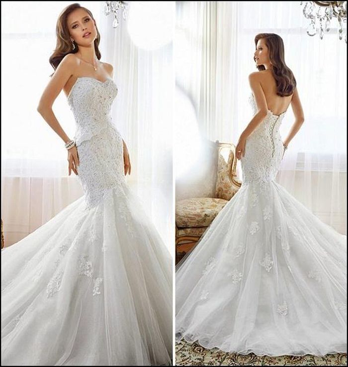 Hãy tránh xa những chiếc đầm bồng bềnh bởi nó sẽ tố cáo chiều cao hạn chế của bạn. Với chiếc dầm đuôi cá này, chắc chắn sẽ không ai tin bạn chỉ cao 1m50.