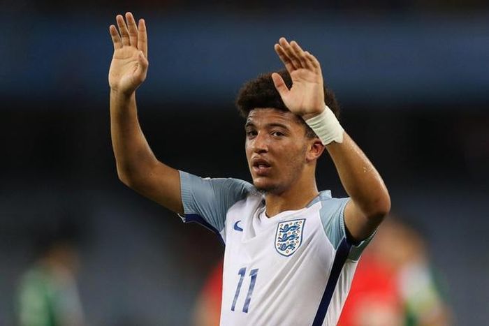 Giải U17 World Cup 2017, Sancho là gương mặt ưu tú trong thành phần đội tuyển Anh. Sancho chơi tuyệt hay ở vòng bảng với 3 bàn thắng. Tuy nhiên, kể từ vòng knock-out, Sancho không thể đồng hành cùng “Tam sư” vì bị CLB chủ quản gọi về. Trước đó, Sancho là chủ nhân của danh hiệu “Chiếc giày vàng” VCK U17 châu Âu, góp công lớn cho ngôi á quân của “Tam sư”. Những ngôi sao từng đoạt Chiếc giày vàng VCK U17 châu Âu là Toni Kroos, Wayne Rooney, Cesc Fabregas và Mario Goetze… Sau này, tất cả đều khẳng định đẳng cấp ở làng túc cầu thế giới. 