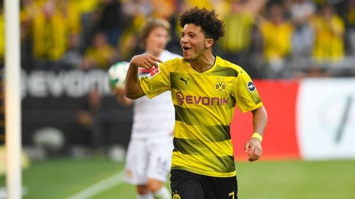 Mùa giải 2018/19, HLV Lucien Favre thay Stoeger giữ cương vị HLV trưởng Dortmund. 7 vòng đầu của Bundesliga, Sancho ra sân 7 trận (6 từ ghế dự bị). Chỉ chơi 215 phút, song tài năng 18 tuổi thực hiện đến 6 đường kiến tạo và ghi 1 bàn. Tính đến hiện tại, Sancho là vua kiến tạo ở Bundesliga với 6 đường chuyền, hơn người xếp sau là Dilrosun 3 pha kiến tạo. Trong 5 giải đấu hàng đầu châu Âu, Sancho cũng dẫn đầu danh sách kiến tạo. Anh có 6 đường chuyền như Suso (AC Milan), song xếp trên vì số phút thi đấu ít hơn. 