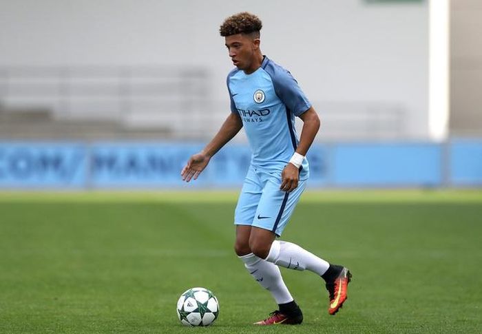 Chia sẻ với Sky Sports cách đây không lâu, Sancho thừa nhận rời khỏi Anh là bước đi mạo hiểm, song bản thân anh buộc phải gia nhập Dortmund vì cảm thấy không được Man City tôn trọng. Tour du đấu hè 2017, Sancho thậm chí không được HLV Pep Guardiola điền tên vào đội hình Man City, trong khi hai người bạn thân thiết của anh ở đội trẻ là Phil Foden và Brahim Diaz góp mặt. 