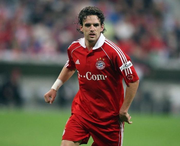 Trong quá khứ, một tiền vệ khác của bóng đá Anh từng chơi bóng rất thành công ở Bundesliga là Owen Hargreaves. Hargreaves khoác áo 145 trận cho Bayern Munich, ghi 5 bàn. Hè 2007, Hargreaves hồi hương khoác áo Manchester United và cùng “Quỷ đỏ” thành Manchester giành cú đúp Champions League và Premier League. Trước khi giải nghệ, Hargreaves chuyển đến Man City ở mùa giải 2011/12, song chỉ ra sân được 1 trận. 