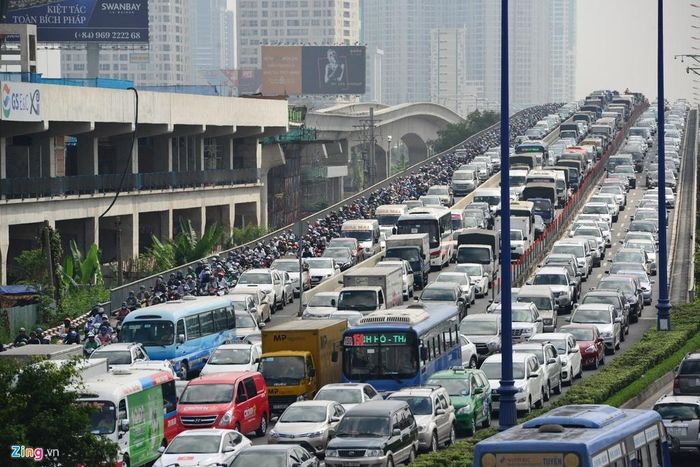 Cầu Sài Gòn - Điện Biên Phủ.