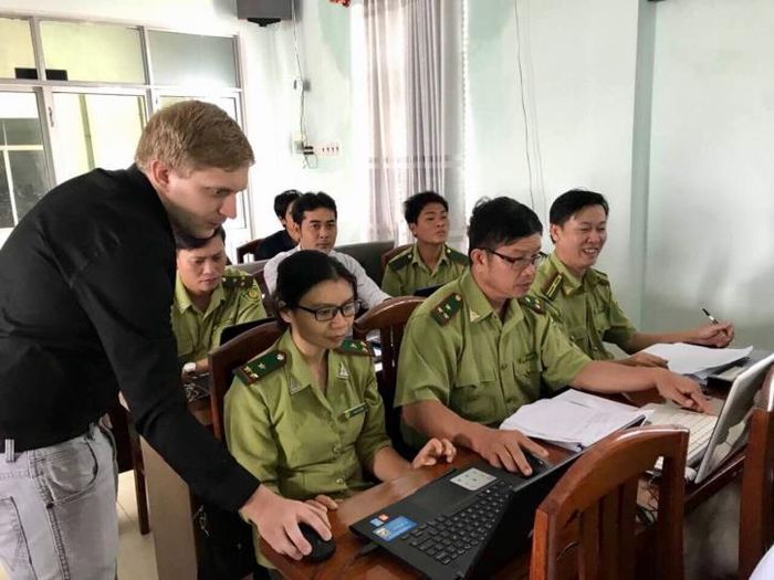 Đào tạo kỹ năng quản lý và cập nhật dữ liệu cho cán bộ kiểm lâm địa bàn là yếu tố then chốt. Ảnh: Thanh Hương/BNEWS/TTXVN