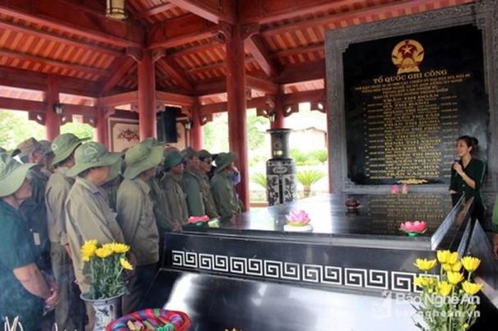 Dịp này, về lại Truông Bồn (Mỹ Sơn - Đô Lương) trong khói hương nghi ngút, bâng khuâng bao niềm xúc động. Nơi đây đã có 1420 cán bộ, chiến sĩ, TNXP hy sinh. “Tọa độ lửa” Truông Bồn, mãi ngân vang bài ca chiến thắng, kiên cường bất khuất của quân dân ta trong sự nghiệp chống Mỹ cứu nước. Ảnh: Tư liệu