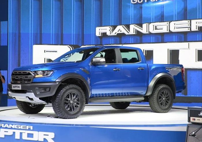 Ford Ranger Raptor khối động cơ diesel I4 biturbo 2.0L, sản sinh công suất 210 mã lực, mô-men xoắn cực đại 500 Nm. Mẫu xe này vẫn chưa có đối thủ tại thị trường Việt Nam. 