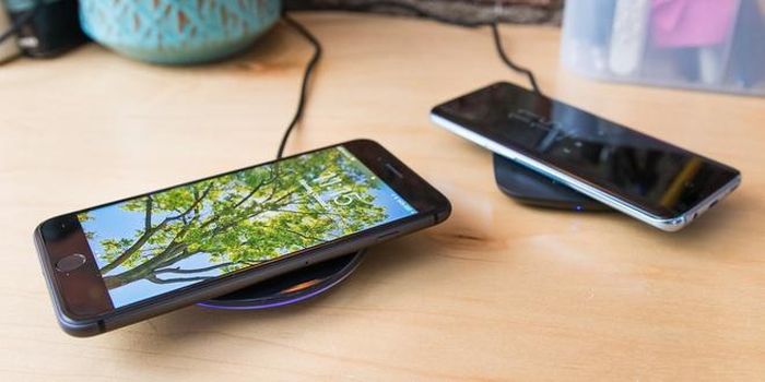 Công nghệ sạc không dây hiện nay chưa thể thay thế cho sạc thường. Ảnh: Wirecutter.