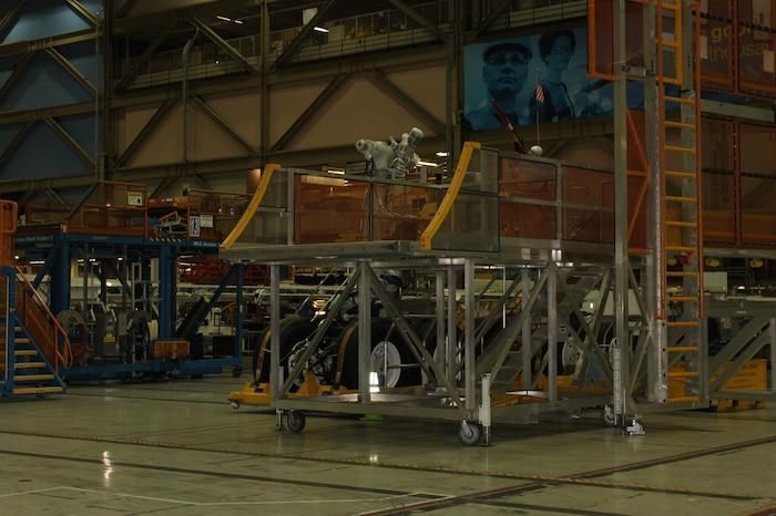 Bộ phận hạ cánh của 787 được phát triển bởi Safran Landing Systems đến từ Pháp.