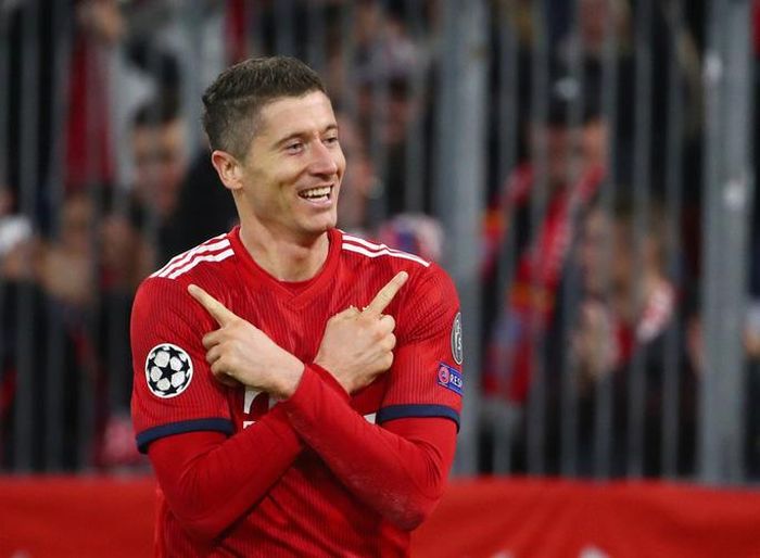 Lewandowski ghi hai bàn vào lưới AEK Athens