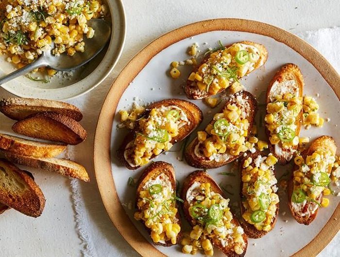  Nếu không thưởng thức trực tiếp thì người Cuba sẽ tách hạt ngô ra và kẹp cùng bánh mì nướng hay bánh tortilla 