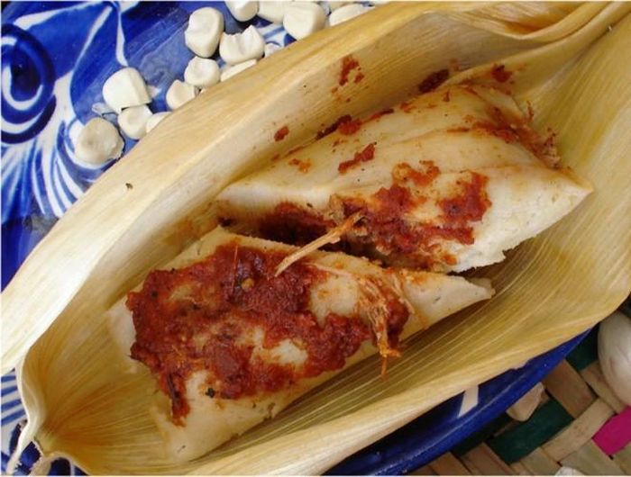  Tamales và xúp đậu đen là một trong những món ăn truyền thống vẫn rất được ưa chuộng trong ẩm thực hiện đại của Cuba 