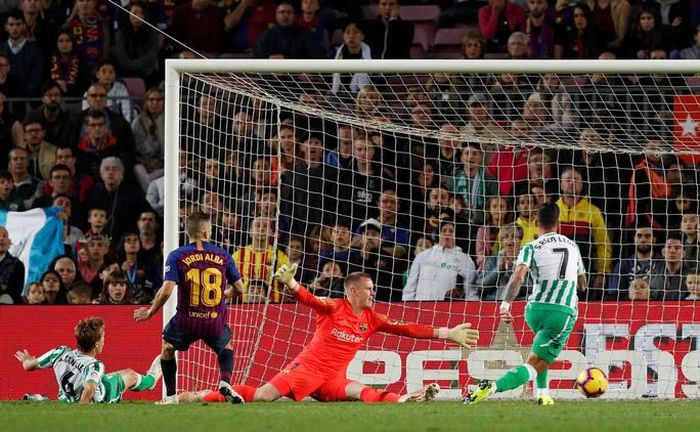 Sergio Canales nhấn chìm nỗ lực của chủ nhà Barcelona