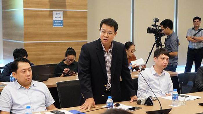  Đại diện VinaPhone cho biết nhà mạng này sẽ công bố giá dịch vụ chuyển mạng giữ nguyên số trước ngày 15/11. Ảnh: Trọng Đạt