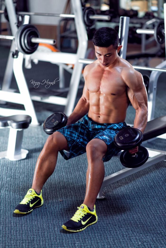 Những bạn sinh viên làm nghề PT luôn chịu áp lực duy trì thể hình và không ngừng “độ body”.