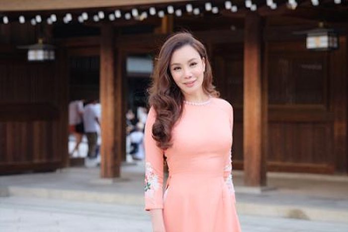 "Tôi đã nhận được quá nhiều từ ngôi trường này. Tôi luôn tâm niệm mình là nghệ sĩ cũng là một chiến sĩ. Đó cũng chính là động lực để tôi không bao giờ làm điều gì sai, ảnh hưởng đến uy tín của trường và uy danh của thầy cô", nữ ca sĩ tâm sự khi được hỏi cảm xúc về công việc giảng viên.