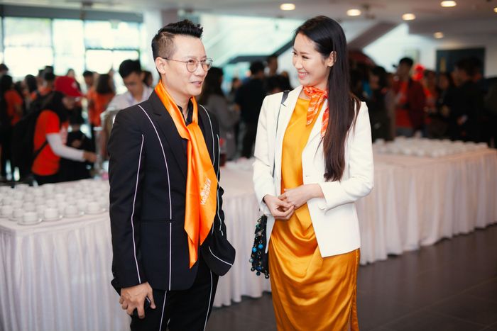 Dương Thùy Linh và ca sĩ Hoàng Bách