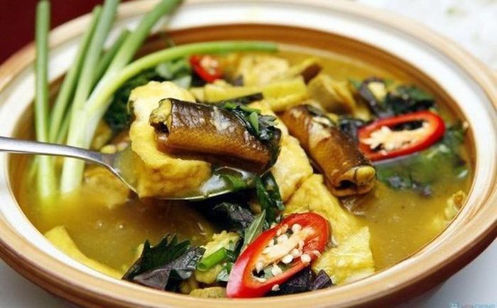Chúng ta có thể dùng món lươn bung chuối đậu để chữa thiếu máu do khí hư không sinh huyết.