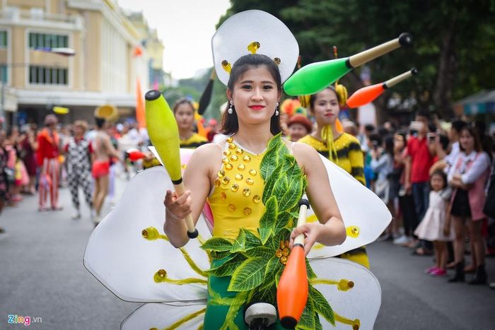 Các nghệ sĩ vô cùng phấn khởi khi được tham gia dự thi.