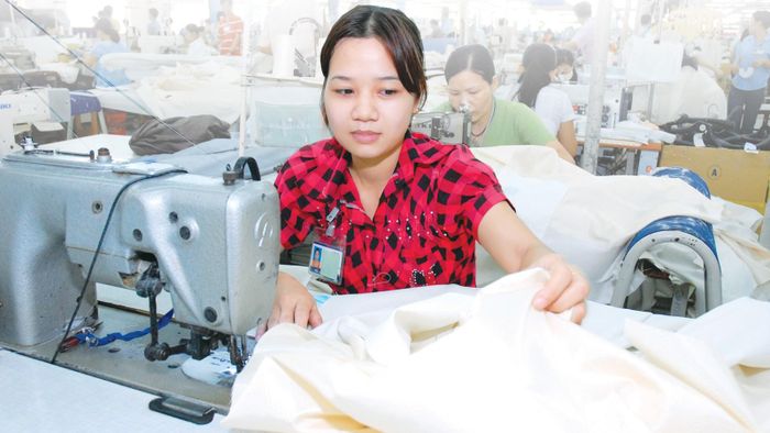 Doanh nghiệp may trong nước phải đáp ứng ngày càng nhiều tiêu chuẩn trong xuất khẩu. Ảnh: CAO THĂNG