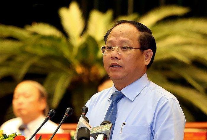 Tại hội nghị TƯ 9 khóa 12, ông Tất Thành Cang, Phó bí thư thường trực Thành ủy TP.HCM bị Ban chấp hành TƯ kỷ luật cách chức ủy viên TƯ Đảng.