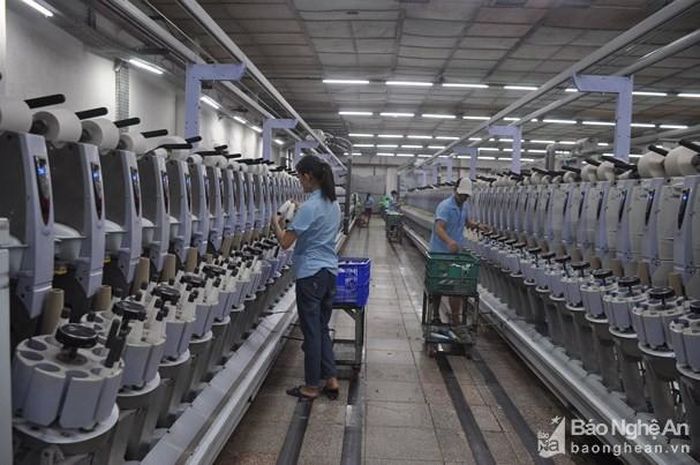 Sản xuất ở Nhà máy dệt may Hoàng Thị Loan. Ảnh tư liệu