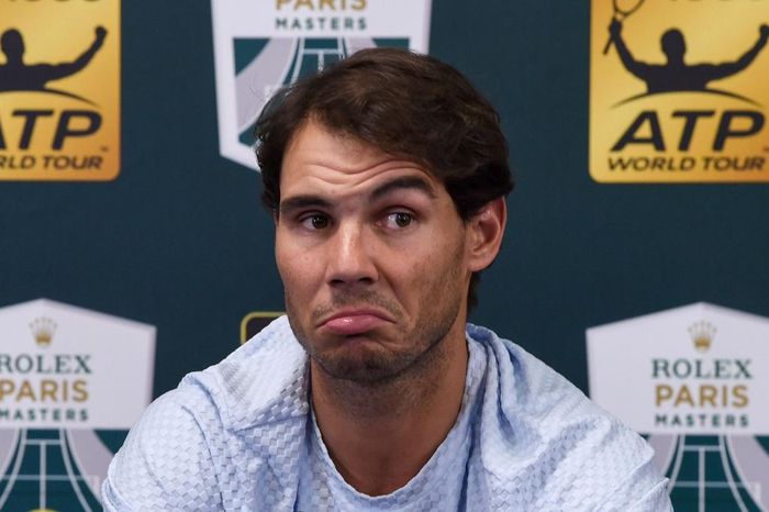 Nadal áp đảo đối phương trên mặt sân đất nện, nhưng không toàn diện như Nole trên các mặt sân khác.