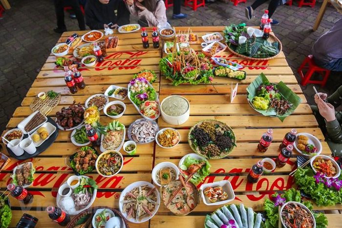 Với gần 200 món ăn ngon và mới lạ được giới thiệu, sự kiện chắc chắn sẽ thu hút rất đông các bạn trẻ ở Thủ đô giam gia. (Ảnh: Minh Sơn/Vietnam+)