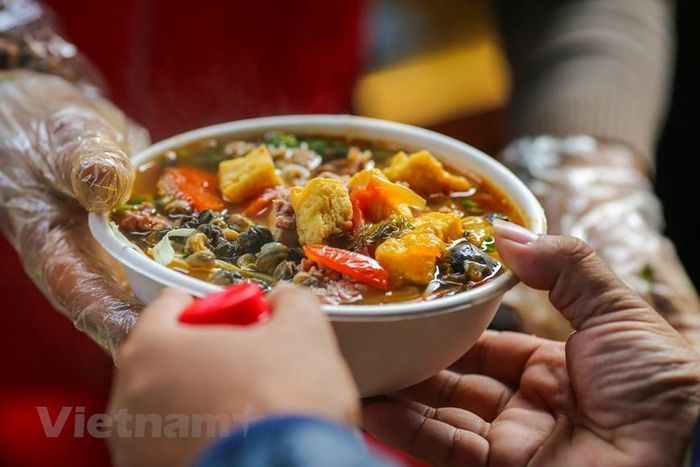 Đa số các món ăn tại lễ hội đều khá quen thuộc với những bạn trẻ 'sành ăn'. (Ảnh: Minh Sơn/Vietnam+)