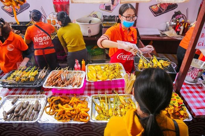 Ban tổ chức cho hay, lễ hội dự kiến thu hút hơn 5 vạn thực khách tham gia. (Ảnh: Minh Sơn/Vietnam+)