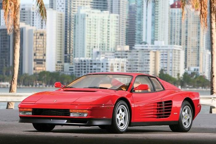 Một triệu phú với chiếc Ferrari Testarossa đã nhận vé phạt lên đến 290.000 USD.