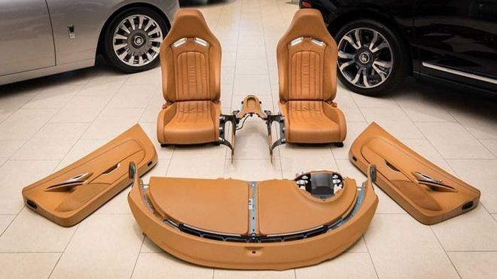 Một đại lý xe tại Mỹ từng rao bán nội thất Bugatti Veyron. Ảnh: Motor1.