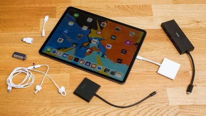 iPad Pro đã chuyển sang sử dụng cổng USB-C, và có thể iPhone 2019 cũng vậy. Ảnh: Cnet.
