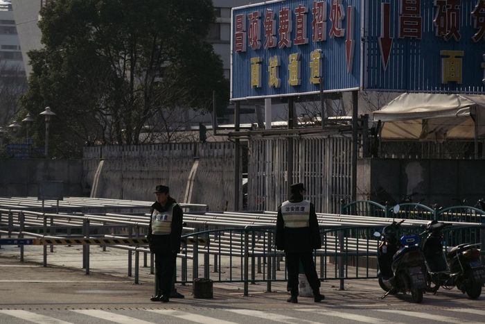 Quang cảnh bên ngoài nhà máy Pegatron tại Changshuo. Ảnh: New York Times.