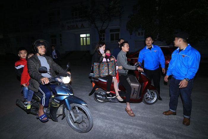 Trong 11 chuyến xe này, điểm đến xa nhất là Hà Tĩnh, Nghệ An, Cao Bằng, Hà Giang và Lào Cai… do đó, nhiều xe phải xuất phát từ rất sớm