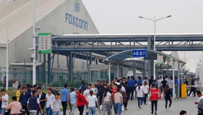 Nhà máy Foxconn ở Trịnh Châu, Hà Nam, Trung Quốc được xây dựng với sự hỗ trợ rất lớn từ chính quyền địa phương. Ảnh: AP.