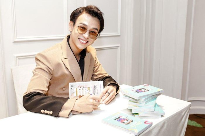  MC Quang Bảo. 