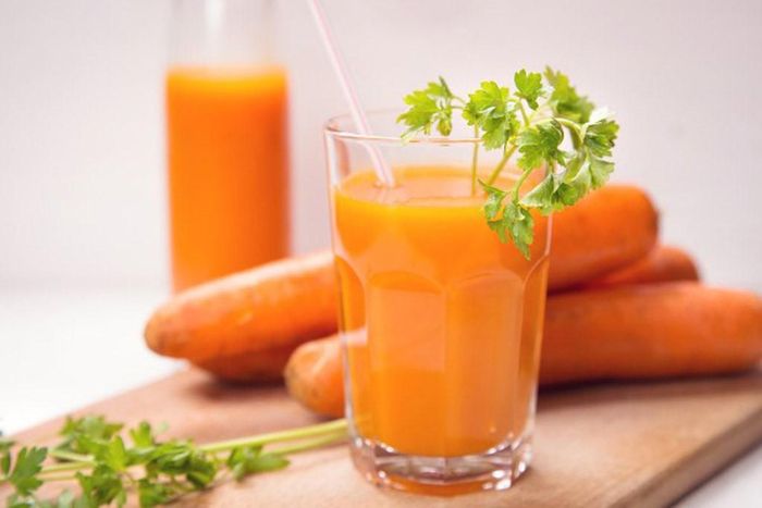 Phụ nữ ăn quá nhiều (hơn 0,5 lít nước ép cà rốt hoặc hơn 300g cà rốt/ngày) sẽ gây ra hiện tượng rối loạn kinh nguyệt, thậm chí là vô kinh một thời gian. Ảnh minh họa: Internet